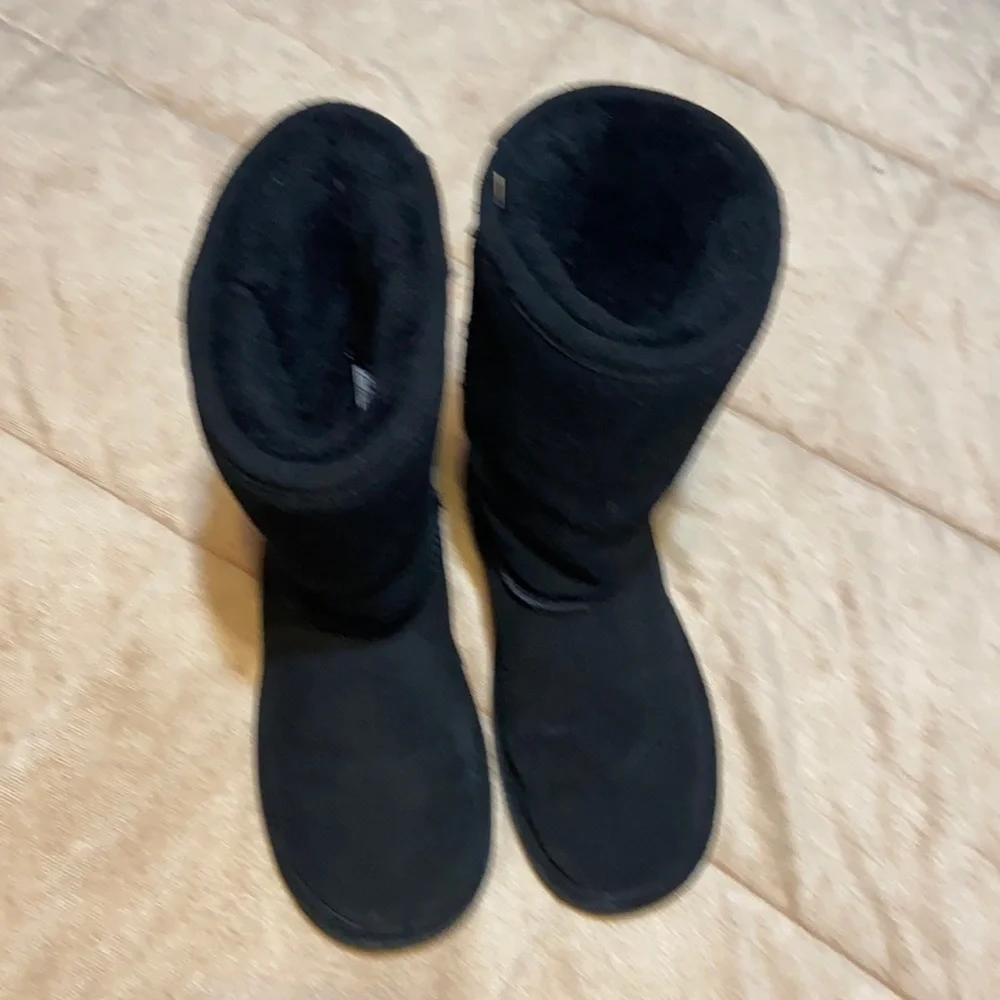 BearPaw black leather boots